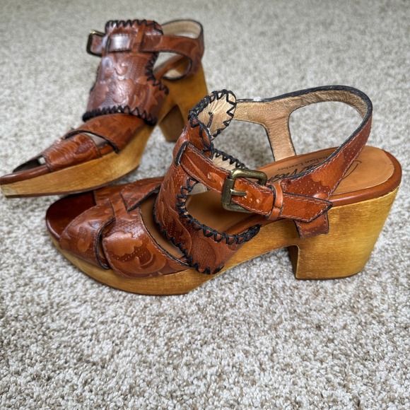 Patricia Nash Italian Leather Floral Embossed Size Wood Block Heel Sandals - Picture 3 of 16